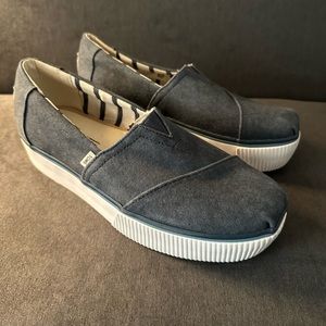 TOMS Boardwalk Platform Navy Blue Slip Ons Women Size 8